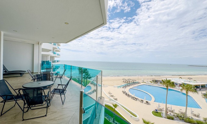 Sandy Beach Condominio | Esmeralda Beach Resort 2 Bedrooms Condo B 402