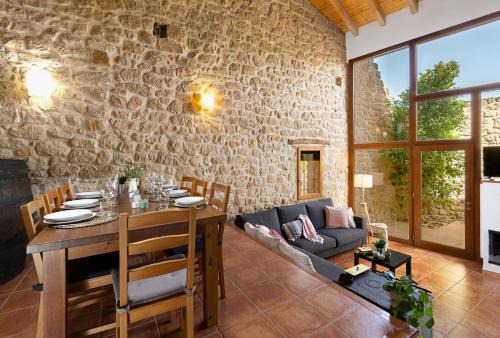 Lledo Casa | Espacioso pajar con barbacoa - Casa de las Letras