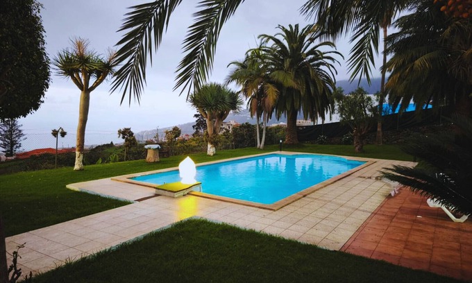 La Orotava Chalet De Esquí | Espectacular Villa con piscina y vistas al valle