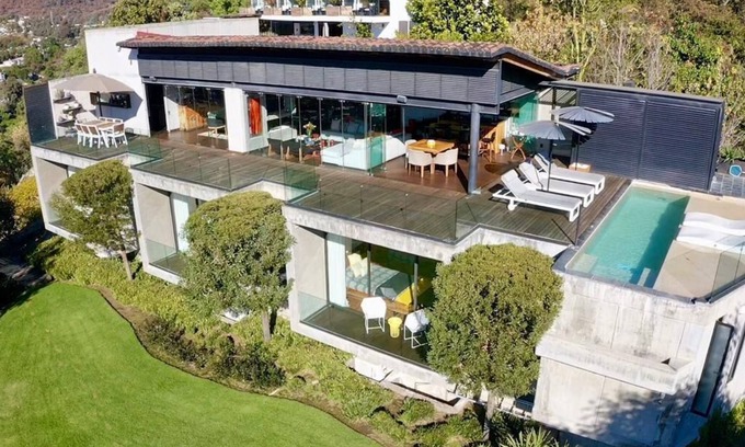 El Santuario Casa | Spectacular Award Winning House, Pool and Lake View