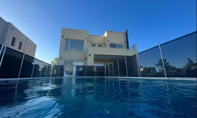 Belén de Escobar Villa | Espectacular Casa en Puertos del Lago Escobar
