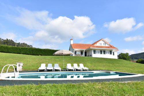 Navajeda Casa | Espectacular casa con piscina y gran jardín