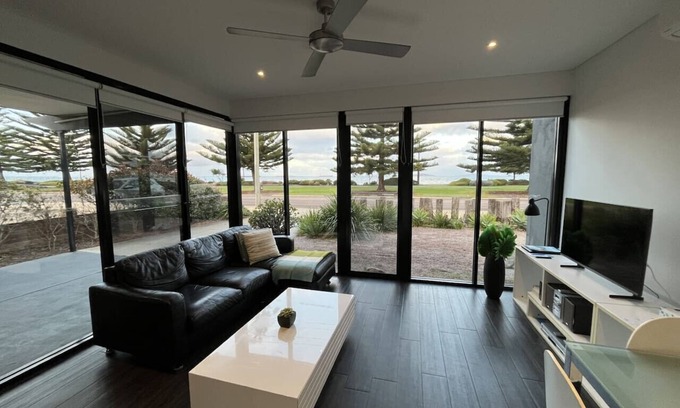 Esperance Apartamento | Esperance Waterfront Apartment