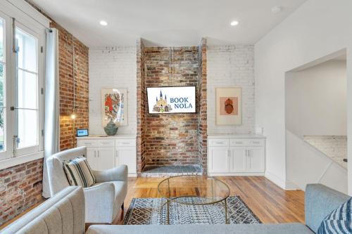 Faubourg Marigny Hotel | Esplanade Ave Stay Wbalcony Across French Quarter