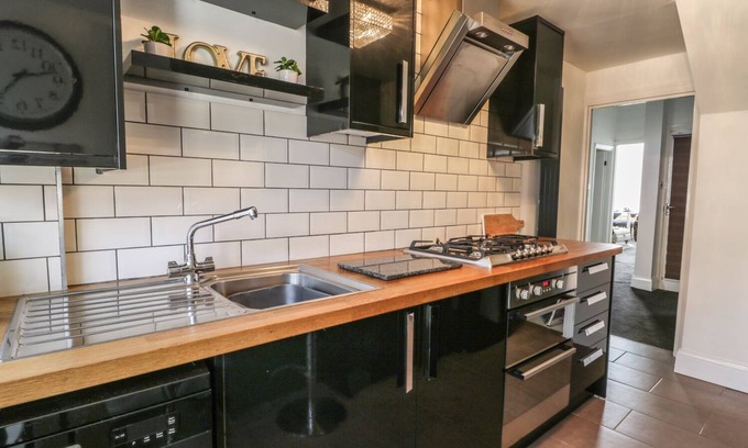 South Cliff Cabaña | Esplanade Gardens, Apartment 1, SCARBOROUGH
