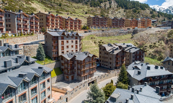 El Tarter Apartamento | Esquirol Apartments