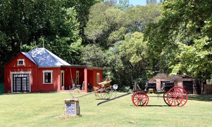 Partido de Roque Pérez Cama Y Desayuno | Estancia La Dulce - Casa de huespedes