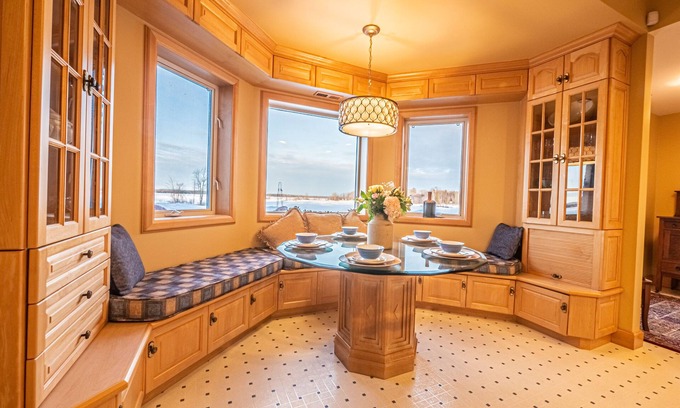 Petawawa Casa | Estate house on the Ottawa river with 47 KM's of boating