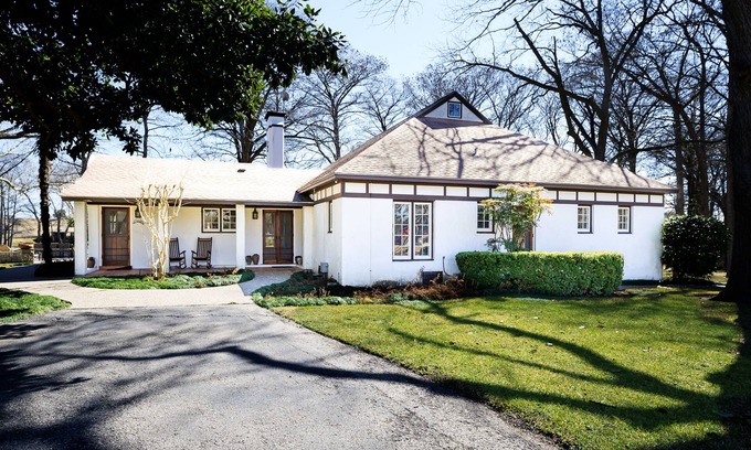 McQueeney Casa | Casa histórica con magníficos jardines y vistas