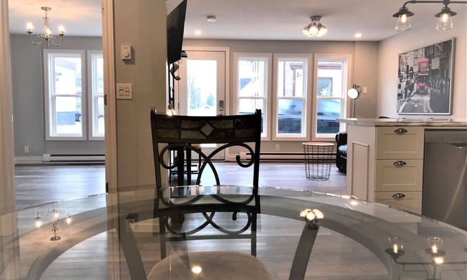 Carleton Place Casa | Esther's Place - Carleton Place 1 BedRoom Apartment - capacidad máxima 5