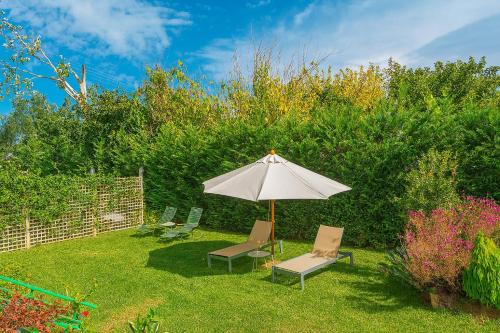 Pylos-Nestoras Apartamento | Estia Coastal Dream - Lush & Enchanting Garden Gem