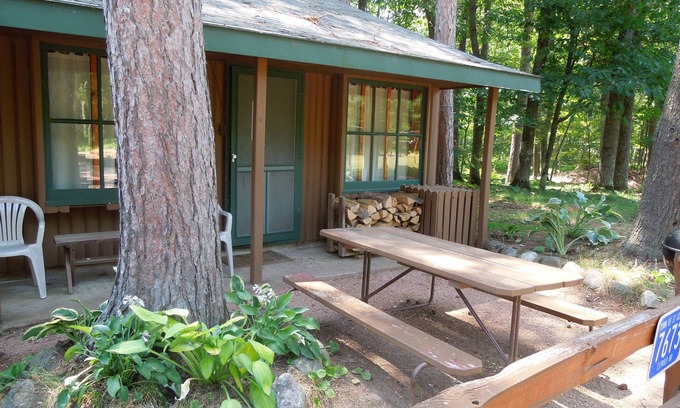 St Germain Cabaña | Estrold's Resort- Marsh Cabin