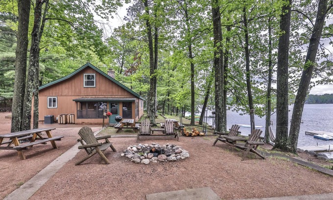 St Germain Cabaña | A large 4 bedroom vacation home directly on the lake shore