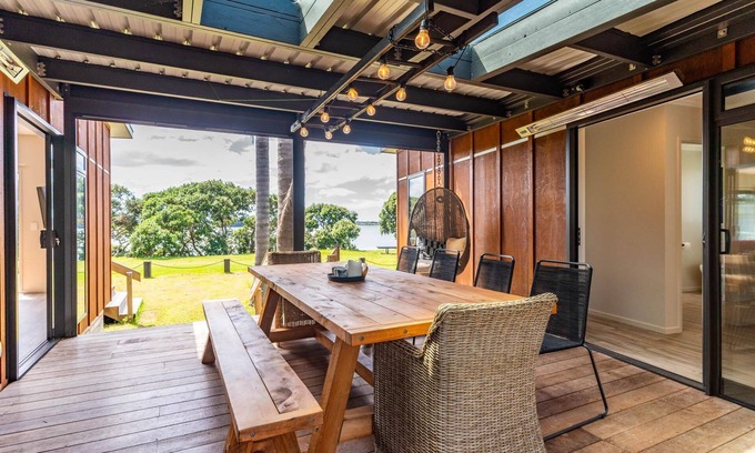 Mangawhai Casa | Estuary Escape - Waterfront property with estuary access