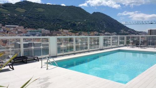 Gibraltar Apartamento | ET - Stylish Apartment In Centre With Pool