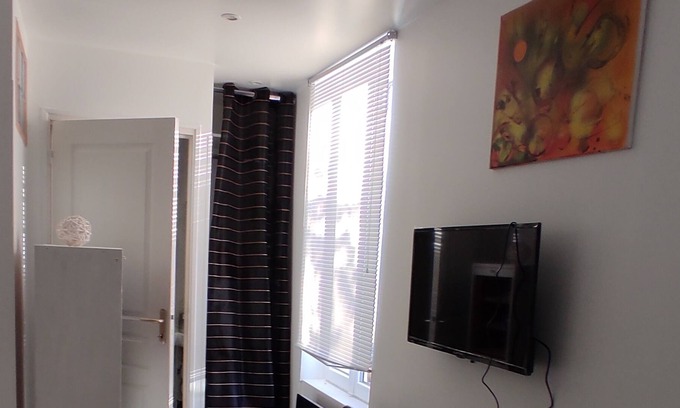 Villeurbanne Casa | (Et1) La Maison Fleurie: an adorable and peaceful house!