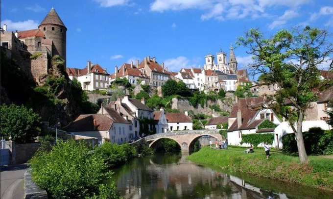 Semur-en-Auxois Casa | Etape du Pont Pinard