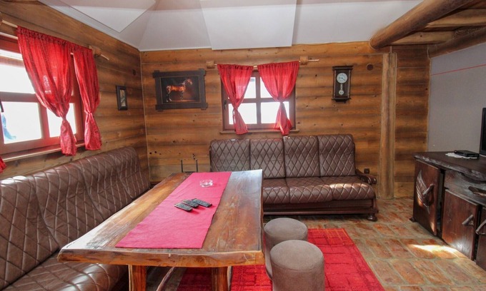 Pale Apartamento | Ethno Village Dolina Mira - Two Bedroom Holiday Home (Trebević)
