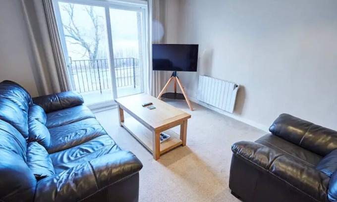 Fort William Apartamento | Etive, Beautiful Lochside Apartment with balcony