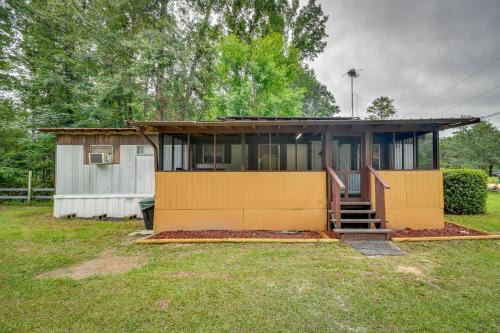 Eufaula Casa | Eufaula Retreat Community Pool and Screened Porch!