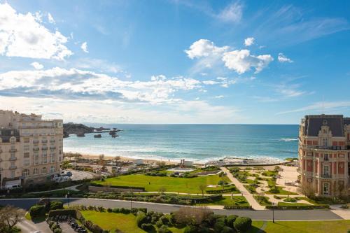 Biarritz City Centre Apartamento | EUGENIE - Apt with balcony and sea view and Hotel du Palais in Biarritz