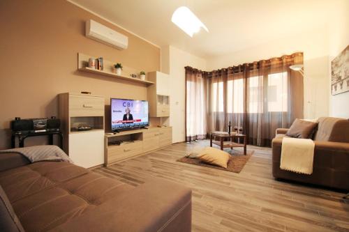 Quartiere XXXI Giuliano Dalmata Apartamento | Eur Bright Spacious Terraced Apartment with private parking only for Small Cars