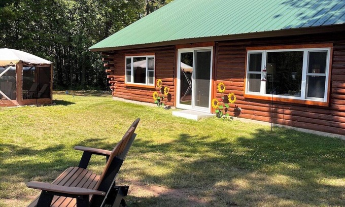 Mellen Cabina | Eureka Lake Log Cabin Retreat