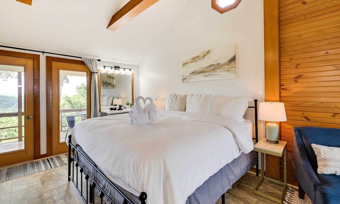 Eureka Springs Apartamento | Eureka Springs Cabin Rental ~ 5 Mi to Beaver Lake!