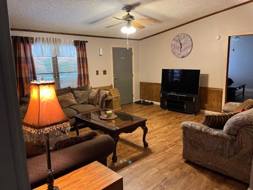Eureka Springs Casa | Eureka Springs Country 4bd 2ba Full House - Enjoy a Country Retreat near Beaver Lake and Dam, the White River and Eureka Springs Area