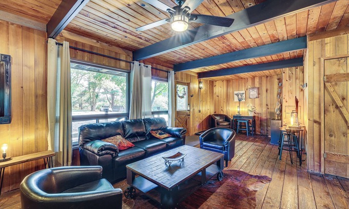 Eureka Springs Cabina | Eureka Springs Rental Cabin 8 Mi to Downtown!