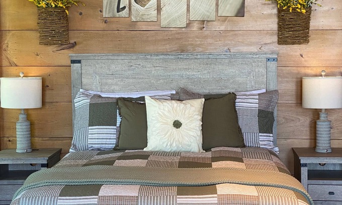 Eureka Springs Cabina | Eureka Springs Riverview Oasis: A Serene Retreat Overlooking the White River