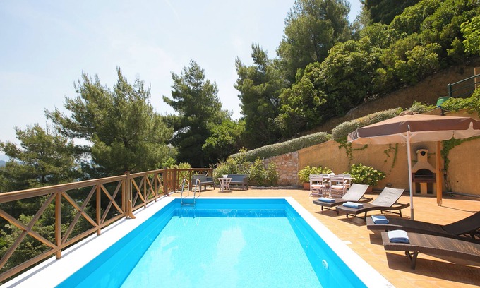 Achladies Villa | Europa, 2br, 2bth Villa con piscina privada e impresionantes vistas al mar