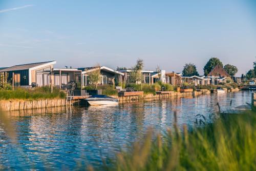Linden Complejo | EuroParcs De Kraaijenbergse Plassen