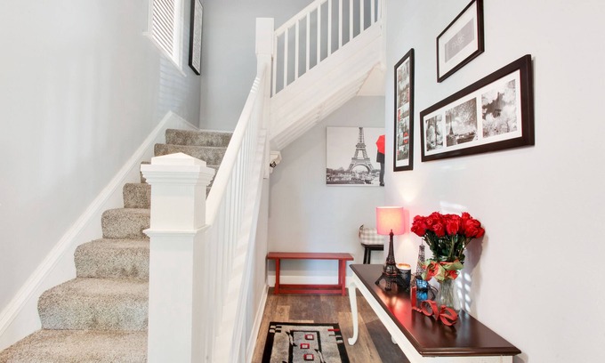 Northeast Kansas City Casa | Encanto europeo 1870'S Brick House Minutes to Downtown,