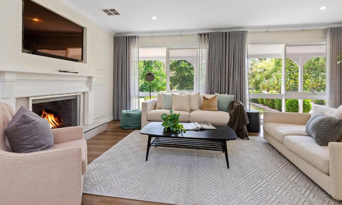 Hastings Casa | Eva Green Lake 'Country House' by Ready Set Stay
