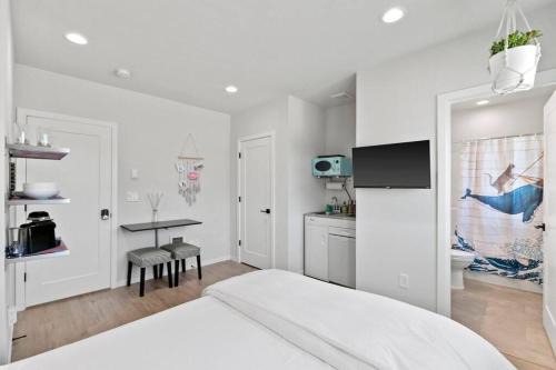 Whittier Heights Apartamento | Evan's sweet suite - Micro Studio - 91Walkscore