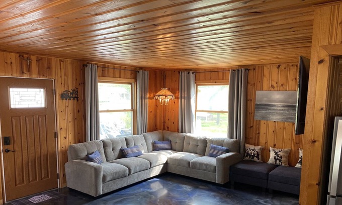 Caseville Casa | Evans Abode Hot Tub Beach Access Backyard Oasis