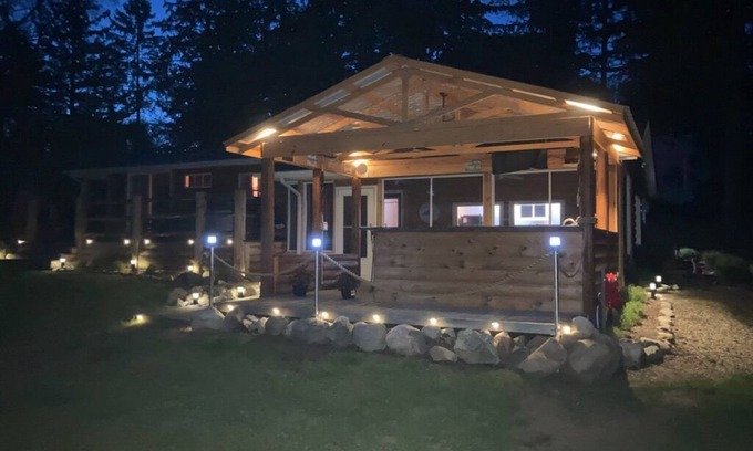 Sand Creek Cabaña | Evans Lake Waterfront - Lilly Pad Lake House in Irish Hills