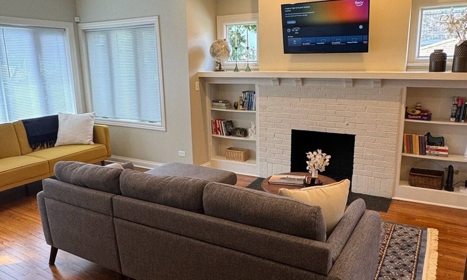 Evanston Casa | Evanston 2-bedroom Cottage Charmer