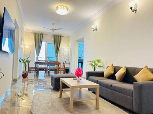 Serilingampally Apartamento | Evara Hitec Grandeur Luxury 3BHK Apt near Hitex