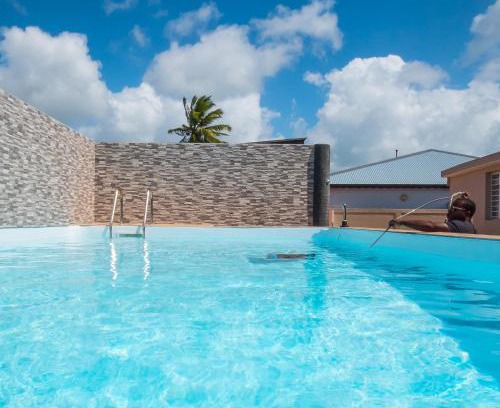 Port-Louis Apartamento | Evasion en plein cœur de la ville Studio Jacuzzis Sauna et piscine au centre de Port-Louis
