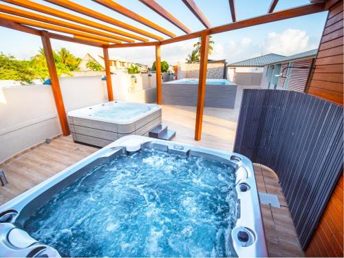 Port-Louis Apartamento | Evasion en plein cœur de la ville Studio Jacuzzis Sauna et piscine au centre de Port-Louis
