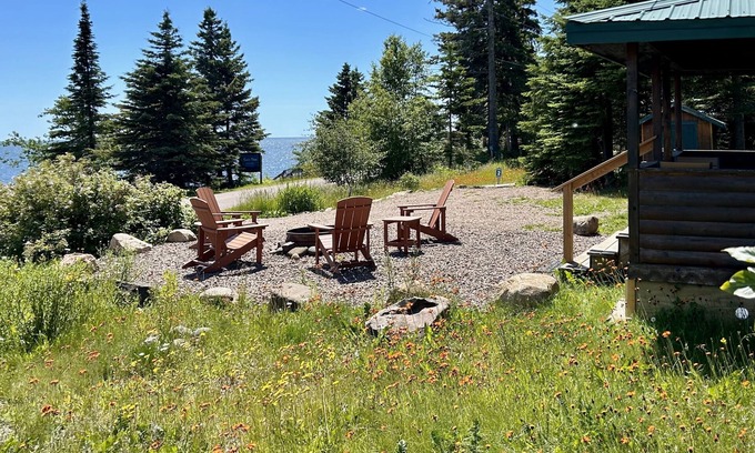 Croftville Cabina | Eve's Place Lakeside Cabin 2: Pet Friendly!