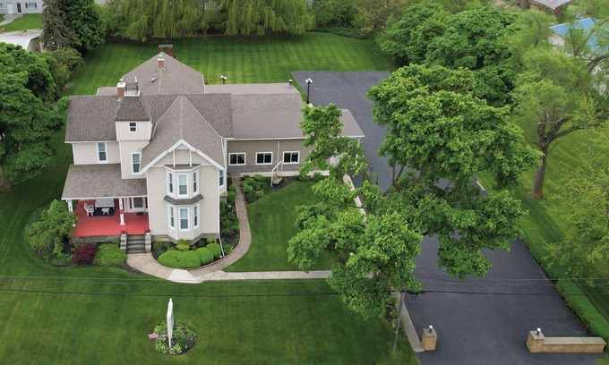 Marblehead Cama Y Desayuno | Event Rental 10BR/10BA Sleeps 29 B&B Near The Lake
