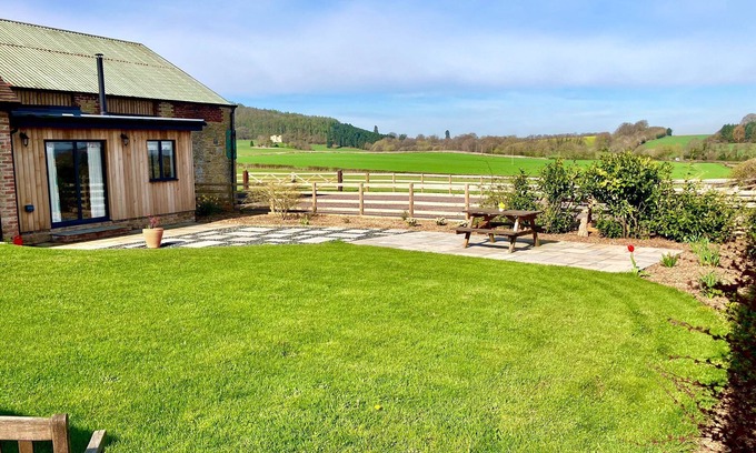 Eaton Mascott Cabaña | Evenwood Byre - a beautiful property that sleeps 4 guests in 2 bedrooms