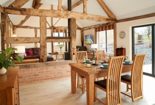 Eaton Mascott Casa | Evenwood Gables