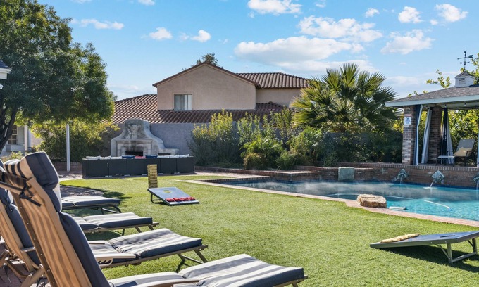 Covey Casa | Everett Street Retreat ~ Backyard Paradise Resort Style Setting 4BR Heated Pool