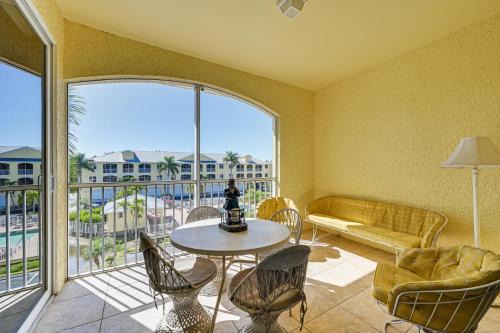 Everglades City Apartamento | Everglades City Condo with Porch Steps to Water!