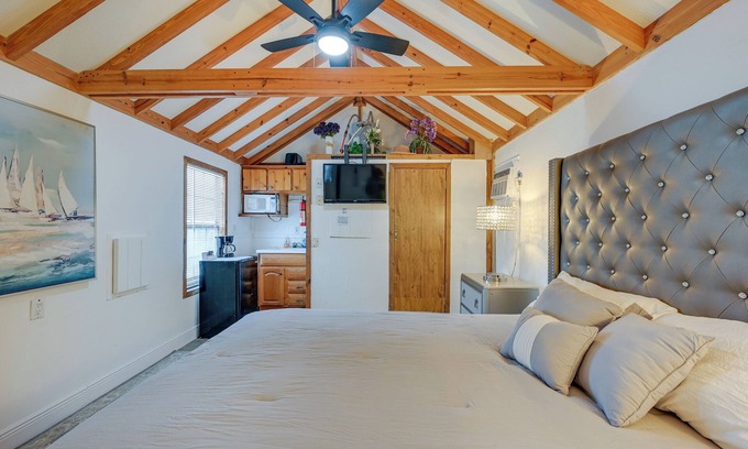 Everglades City Apartamento | Everglades City Cabin w / Screening Porch & Boat Slip