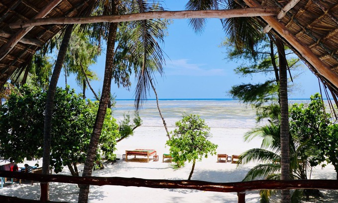 Bwejuu Hotel | Evergreen Bungalows
